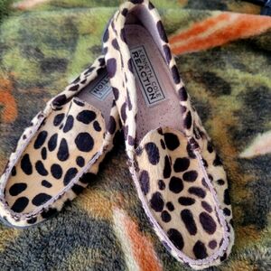 Kenneth Cole Reaction Leopard Print Loafers. Size 7b.